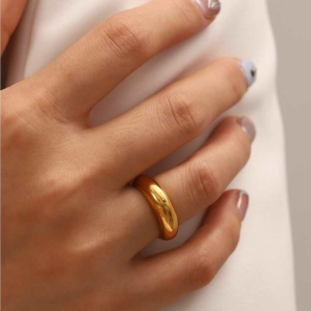 Gold Band Ring Q683